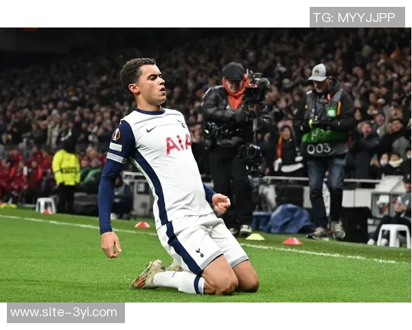 水晶宫与热刺达成协议以4000万欧签约布伦南约翰逊